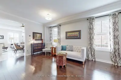 5462 Bellaggio Crescent, Mississauga, ON L5V 0C6