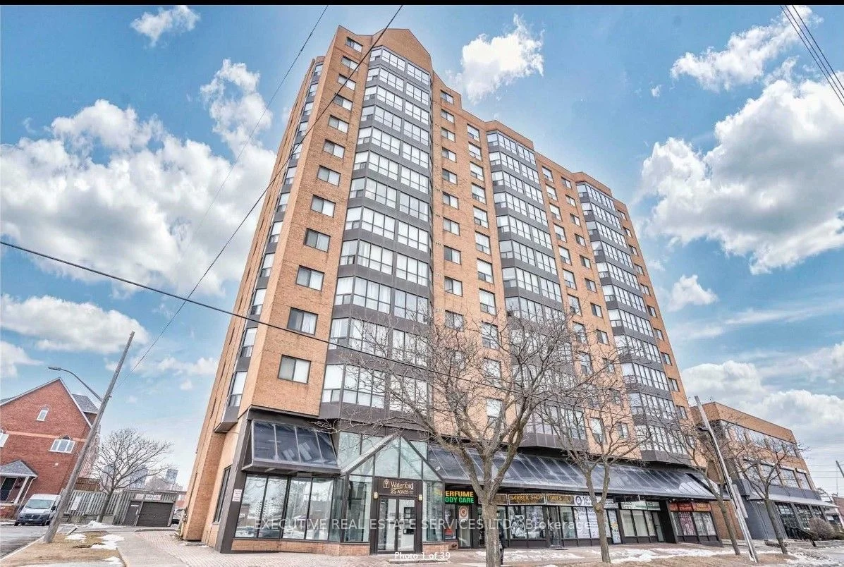 25 Agnes Street 409, Mississauga, On L5b 3x7