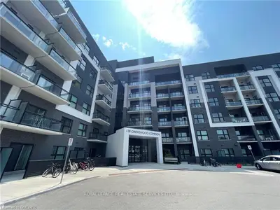 #103 128 Grovewood Common, Oakville, ON, L6H 0X4