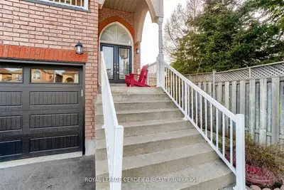 7366 Banffishire Court E, Mississauga, ON L5N 8A1