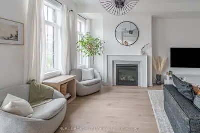 1661 Vellore Crescent, Mississauga, ON L5G 0C3