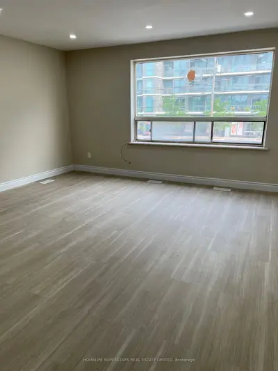 1170 The Queensway Way A, Toronto W08, ON M8Z 1R5