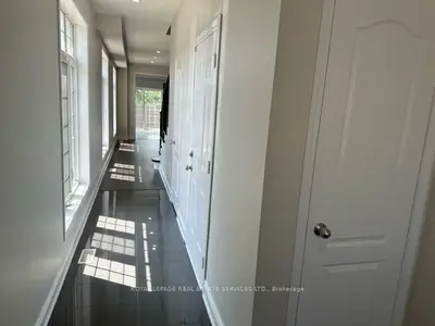 928 Francine Crescent, Mississauga, ON L5V 0E2