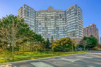 50 Kingsbridge Garden Circle 713, Mississauga, On L5r 1y2