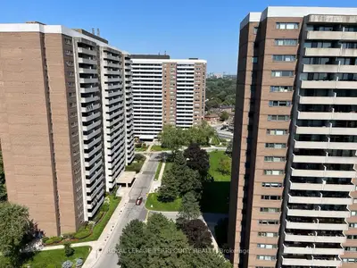 240 Scarlett Road 1710, Toronto W03, On M6n 4x4