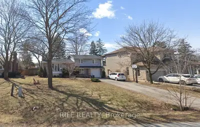 324 Wendy Lane, Oakville, ON L6L 4R1