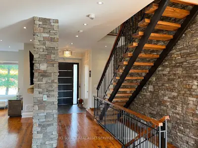 1070 Deta Road, Mississauga, ON L5E 2R7