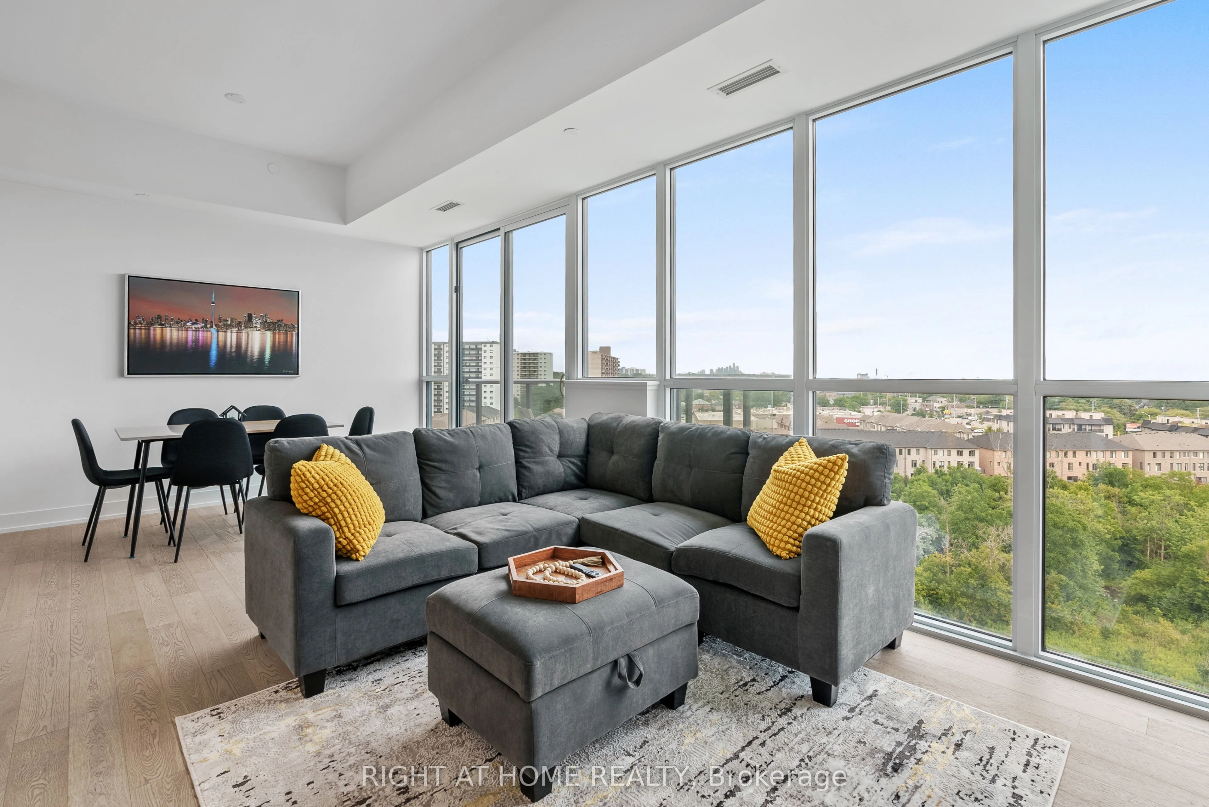 1063 Douglas Mccurdy Comm Circle, Mississauga, On L5l 3h9