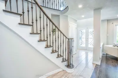 963 Fielder Drive, Mississauga, ON L5V 2S2