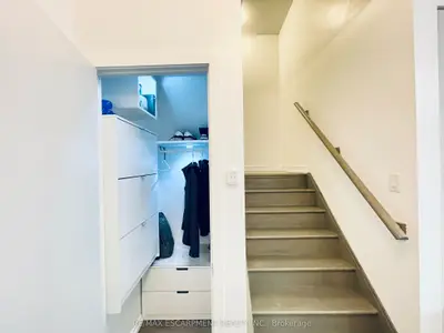 2530 Eglinton Avenue W 109, Mississauga, ON L5M 0Y3