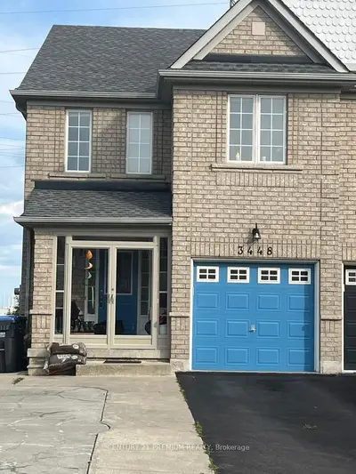 3448 Angel Pass Drive, Mississauga, ON L5M 7N4
