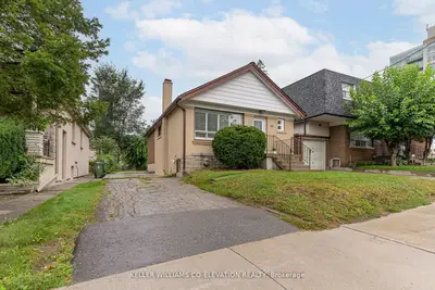 1212 Islington Avenue, Toronto W08, ON M8Z 4T1