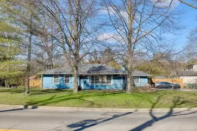 1271 Lorne Park Road, Mississauga, On L5h 3a9
