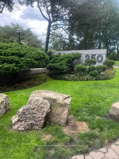 250 Scarlett Road 813, Toronto W03, ON M6N 4X5