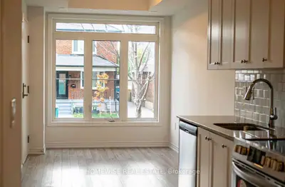 370 Hopewell Avenue 220, Toronto W04, ON M6E 2S2