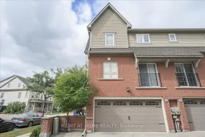 2360 Parkhaven Boulevard 20, Oakville, ON L6H 7S6