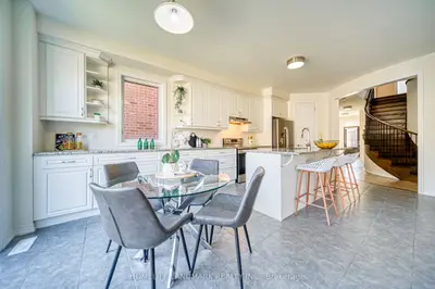 366 North Park Boulevard, Oakville, ON L6M 4L9