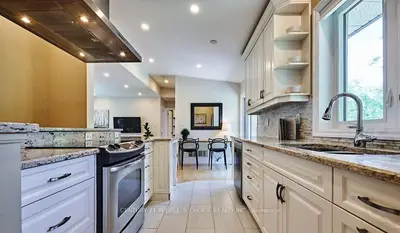 1160 Strathy Avenue E, Mississauga, On L5e 2k3