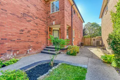 1374 Brookstar Drive, Oakville, ON L6M 3W2