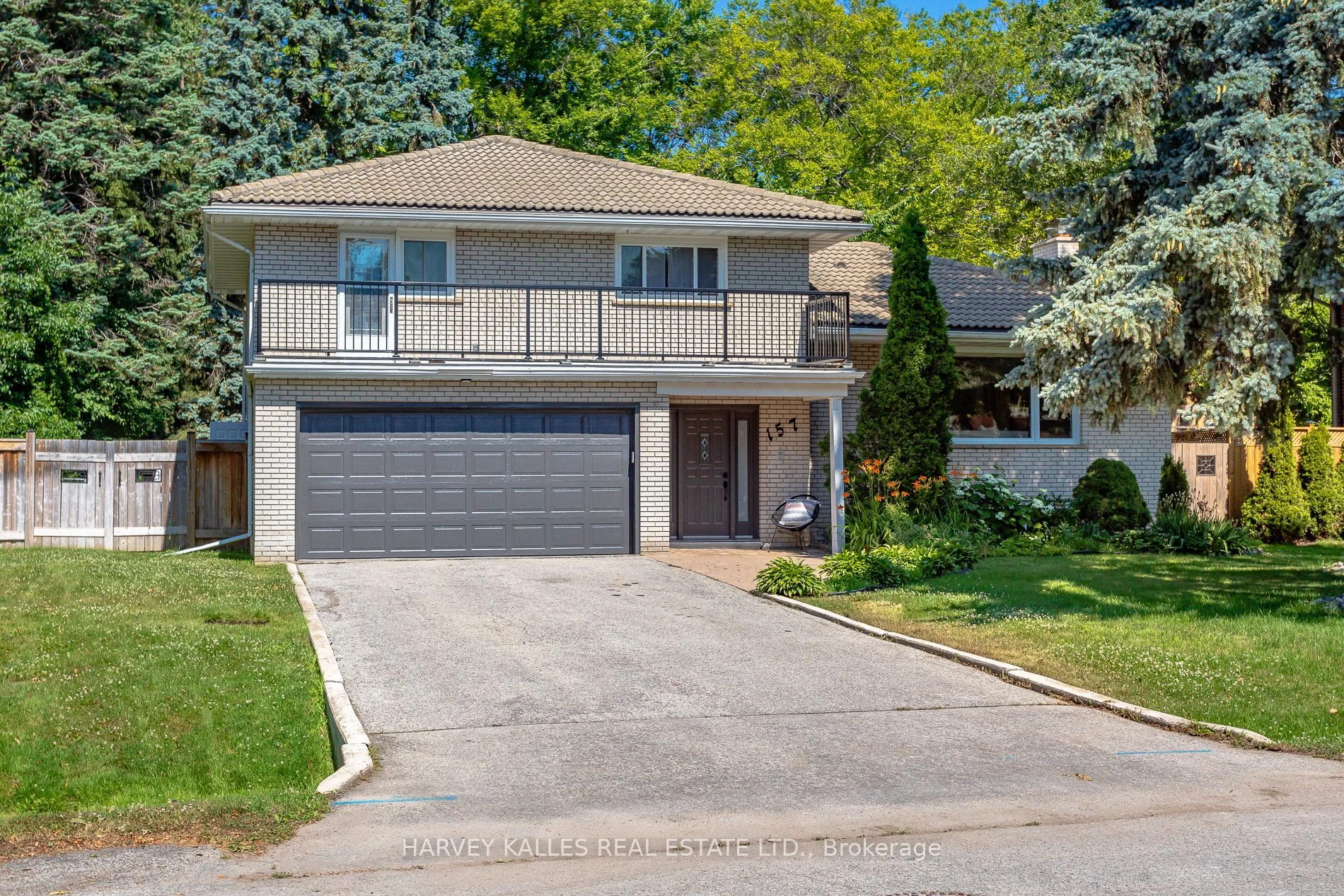 157 Princess Anne Crescent, Toronto W08, ON M9A 2R7