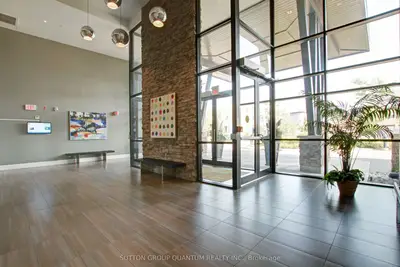 128 Garden Drive 214, Oakville, ON L6K 2W5