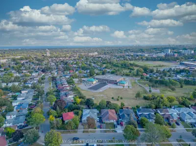 3294 Strabane Drive, Mississauga, ON L5C 1W7