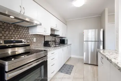 1050 Stainton Drive 231, Mississauga, ON L5C 2T7