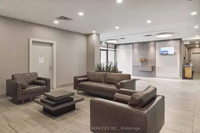 150 Oak Park Boulevard 317, Oakville, ON L6H 0E7
