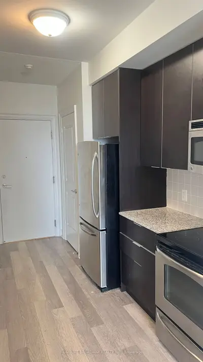 16 Brookers Lane 2610, Toronto W06, ON M8V 0A5