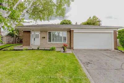 7557 Lully Court, Mississauga, ON L4T 2P2