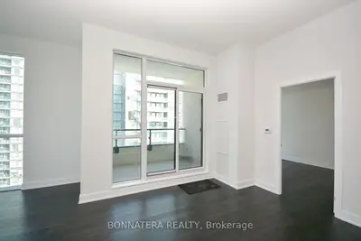 4055 Parkside Village Drive Lph 3, Mississauga, ON L5B 0K8