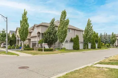 2500 MILLSTONE Drive, Oakville, ON L6M 0H5