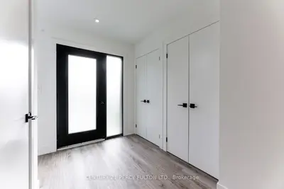 38 Thirty Third Street GdnSte, Toronto W06, ON M8W 3H1