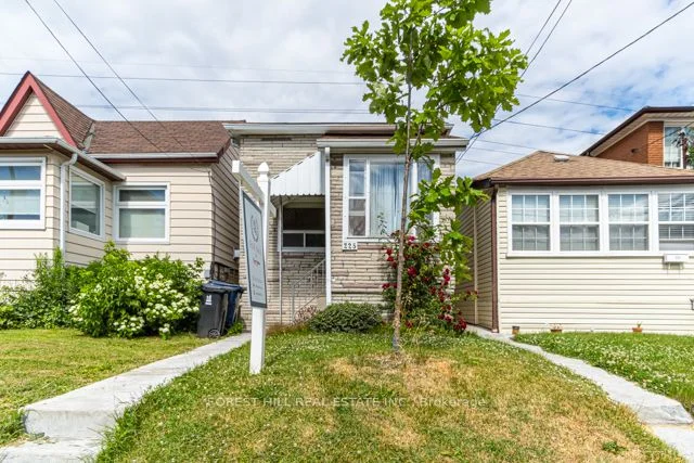 225 Prescott Avenue, Toronto W03, ON M6N 3G9