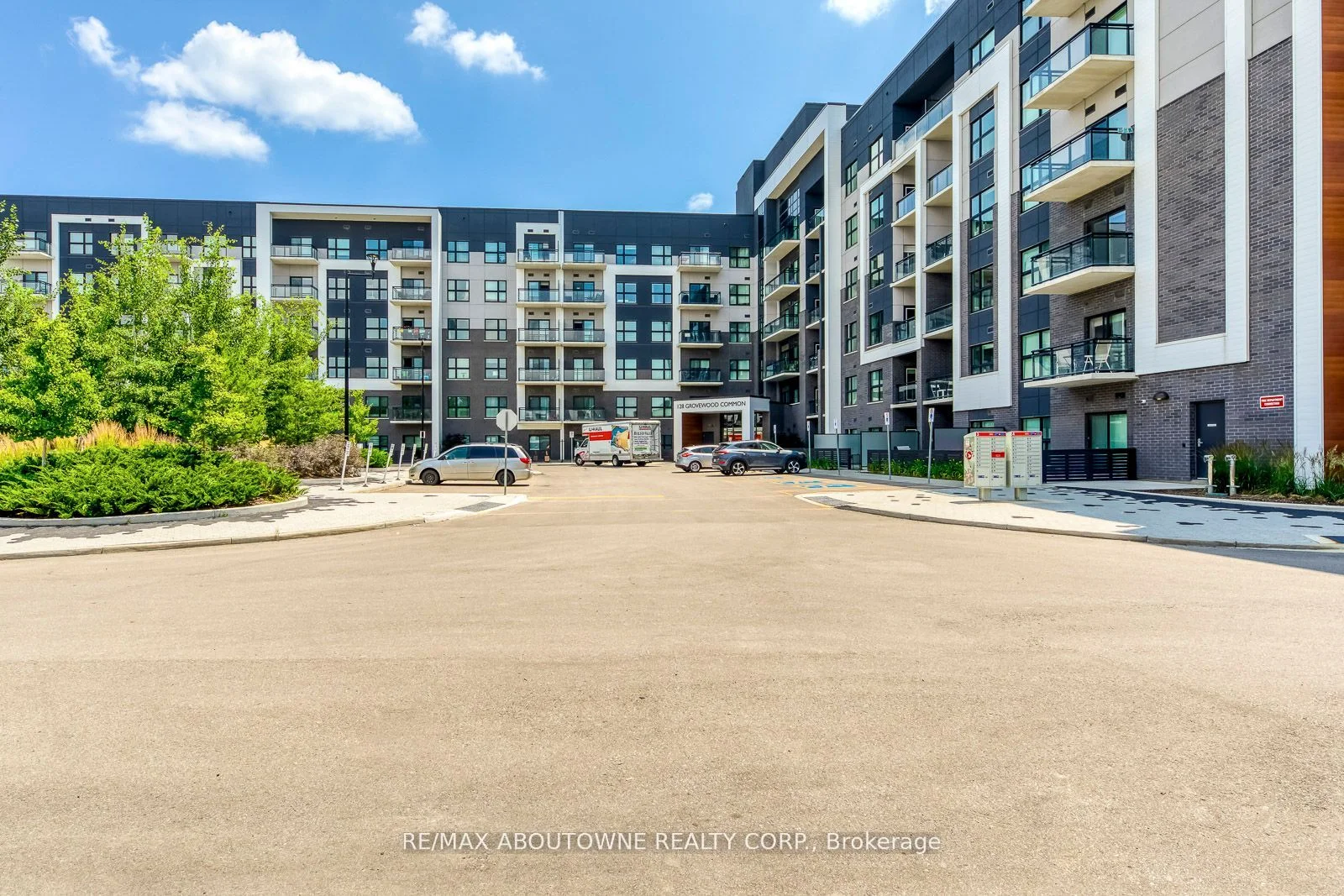 #114 128 Grovewood Common, Oakville, On, L6h 0x3