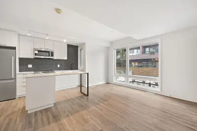 10 Ed Clark gardens Boulevard TH5, Toronto W03, ON M6N 1J5