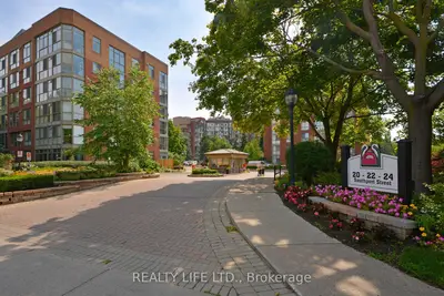 22 Southport Street 237, Toronto W01, ON M6S 4Y9