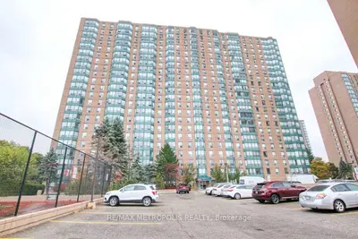 135 Hillcrest Avenue 1813, Mississauga, ON L5B 4B1