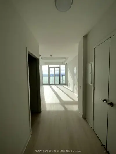 3900 Confederation Parkway 5906, Mississauga, ON L5B 0K7