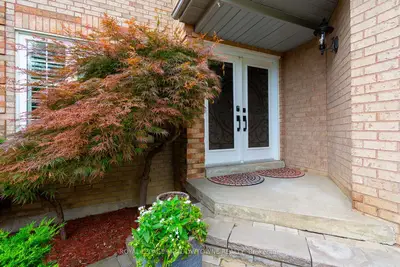 4261 Credit Pointe Drive, Mississauga, ON L5M 3K3