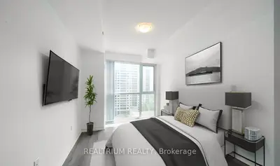349 Rathburn Road W 1007, Mississauga, ON L5B 0G9