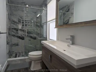 1034 Ogden Avenue, Mississauga, ON L5E 2G5