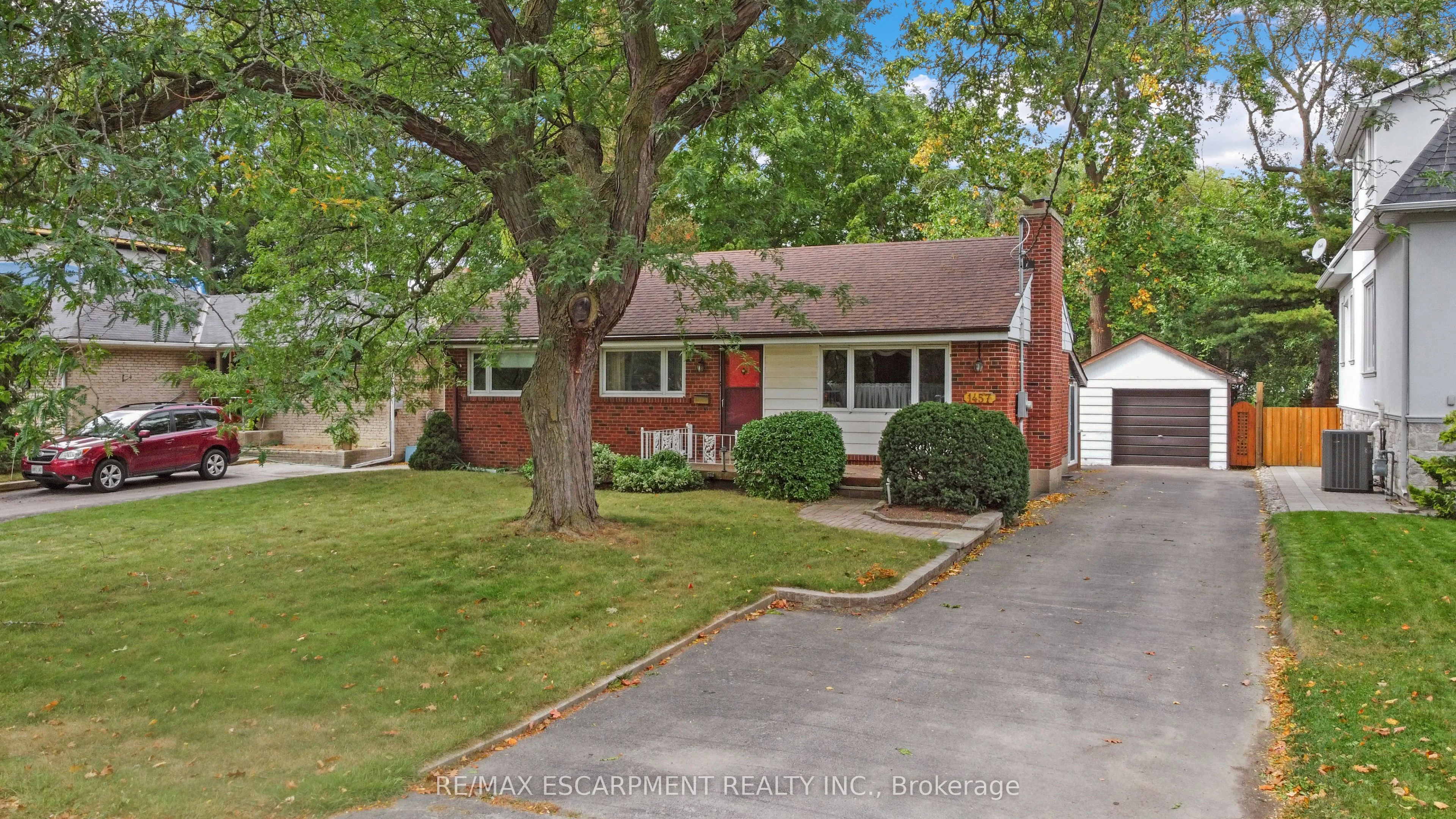 1457 Constance Drive, Oakville, ON L6J 2T8