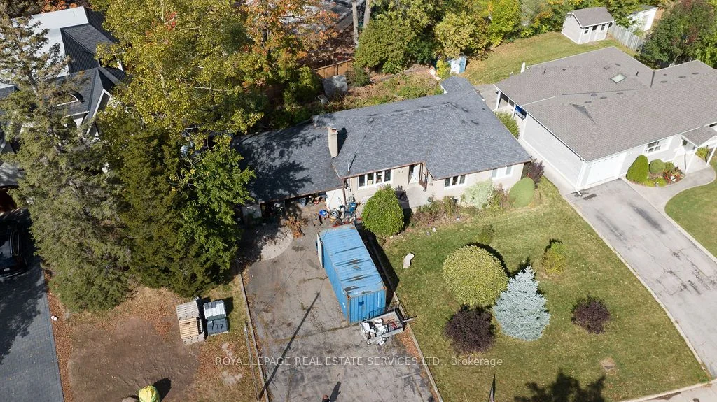 511 PINELAND Avenue, Oakville, ON L6K 1Z9
