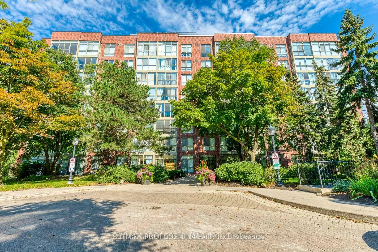 24 Southport Street 755, Toronto W01, ON M6S 4Z1
