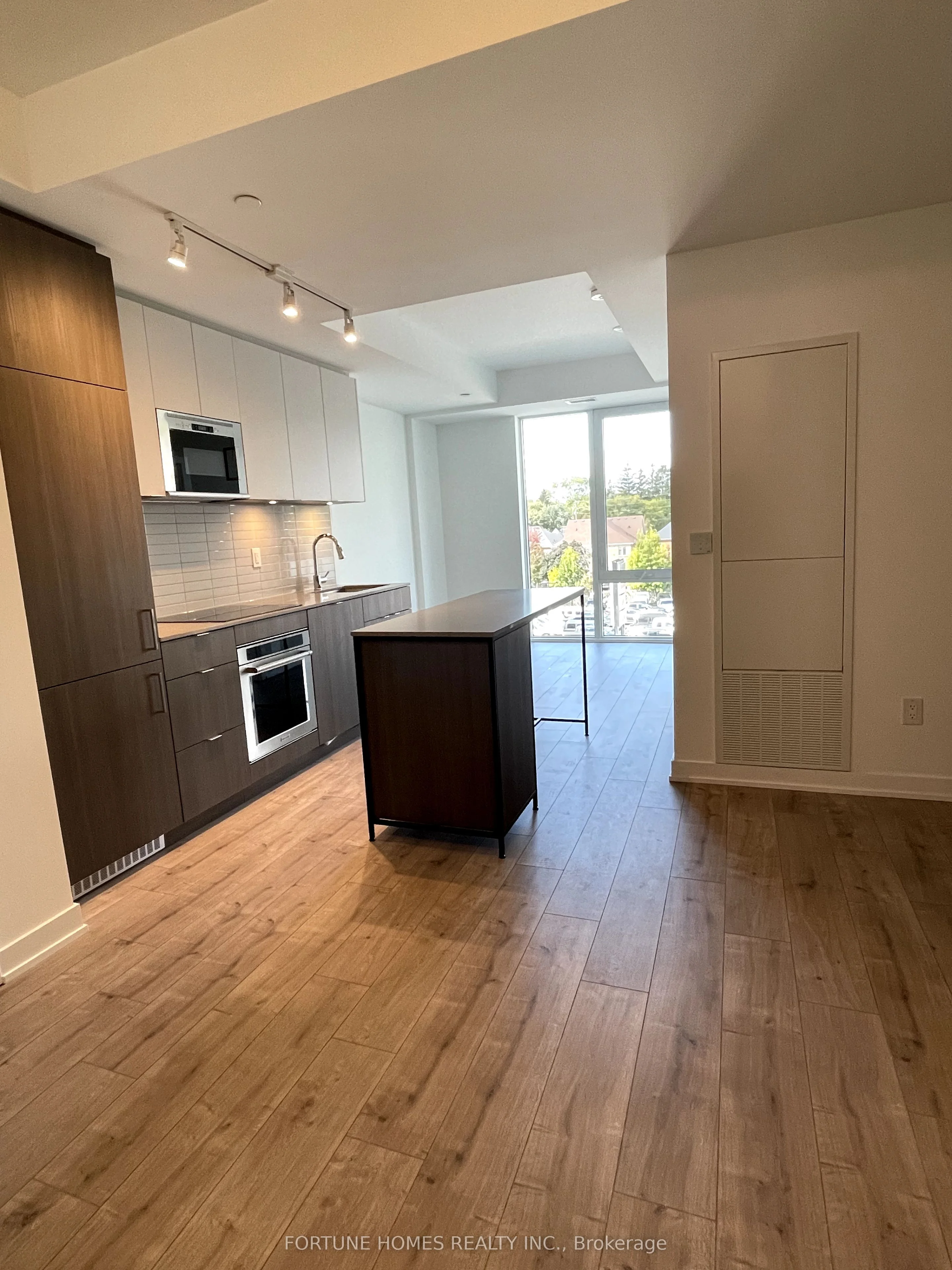 215 Lakeshore Road W 340, Mississauga, ON L5H 0A7