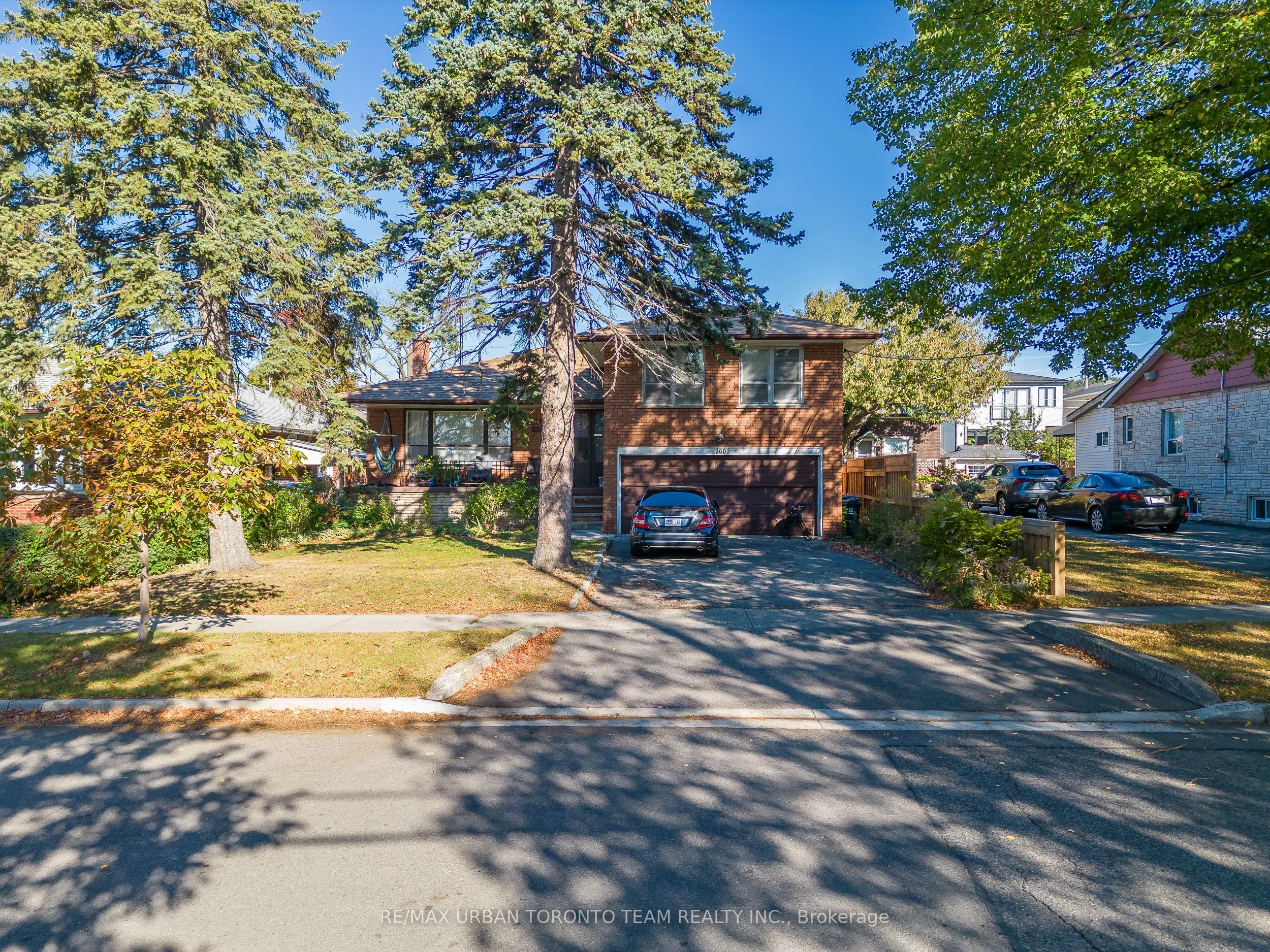 360 Melrose Street, Toronto W06, ON M8Z 1G8