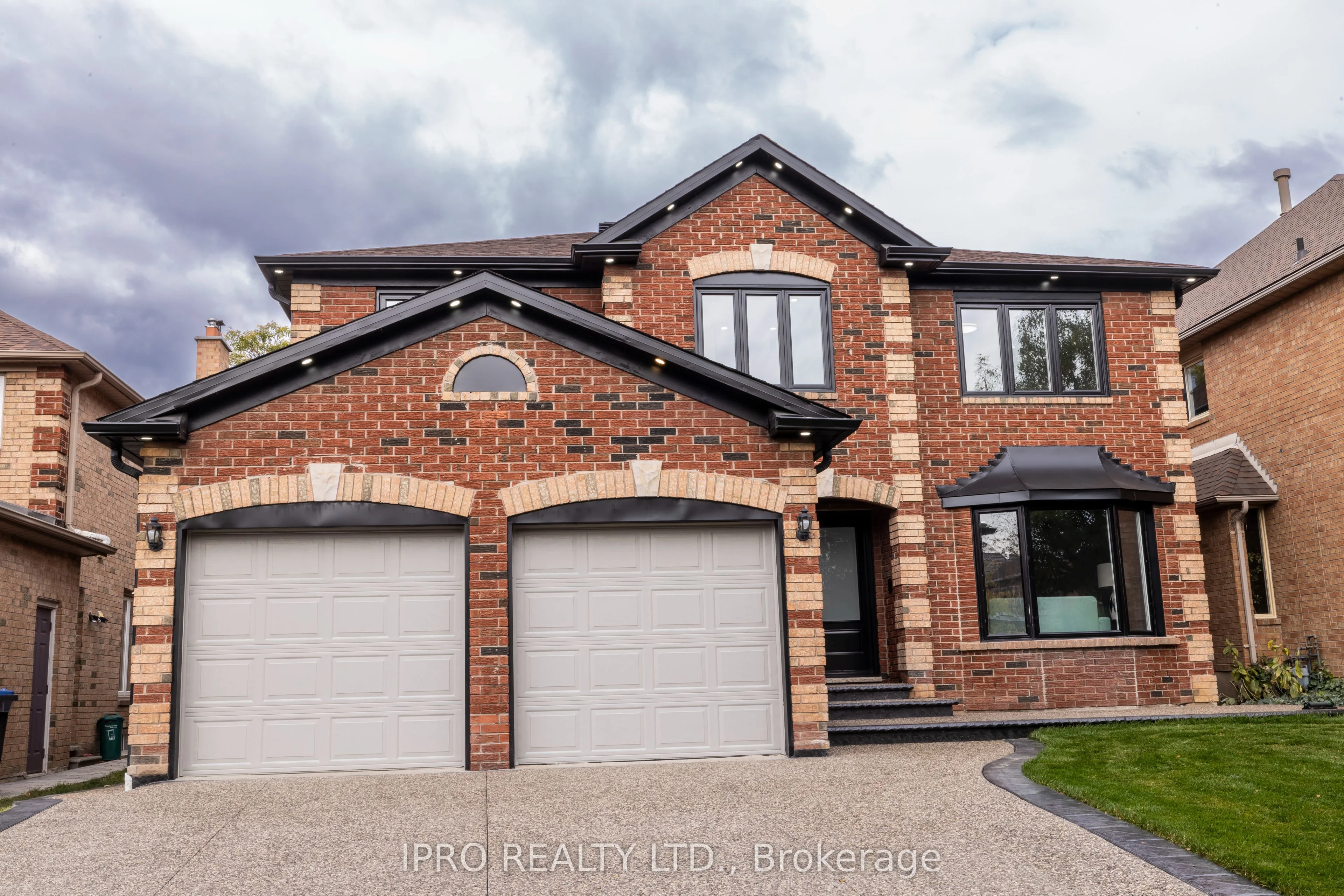 1671 Sir Monty's Drive, Mississauga, ON L5N 4R4