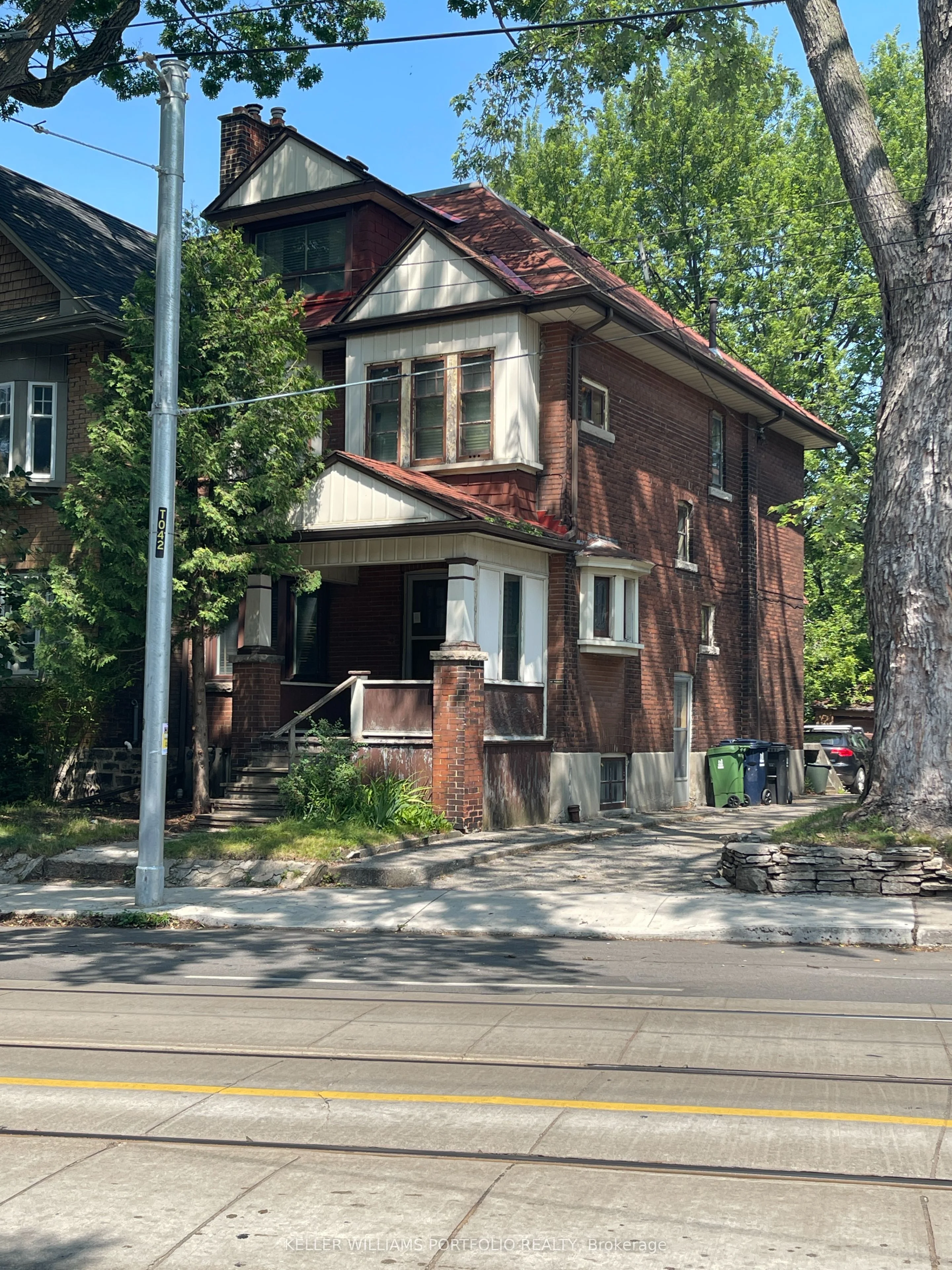 166 Howard Park Avenue, Toronto W01, On M6r 1w1