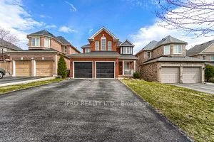 877 Spinning Wheel Crescent, Mississauga, ON L5W 1W4